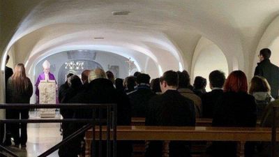 A un mes de la muerte de Benedicto XVI, Misa en las Grutas Vaticanas