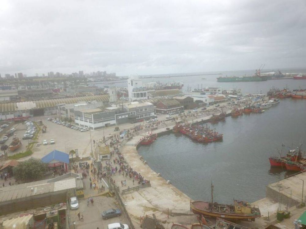 Puerto: el ¿negocio? de dejar un barco parado