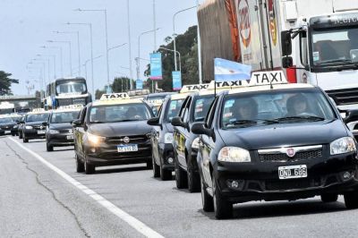 Taxistas pidieron una reunión “urgente” con Montenegro y dieron un plazo de 48 horas