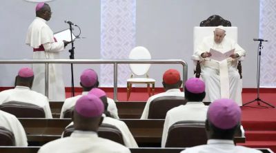 El Papa Francisco pide a obispos derribar los altares consagrados al dinero
