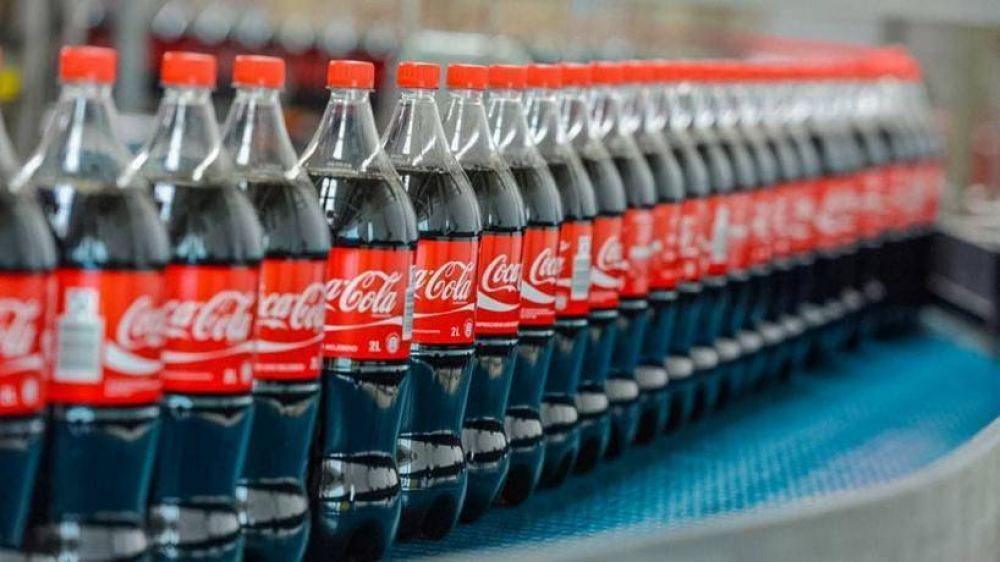Desagradable: tucumano abri una botella de Coca Cola y se llev una sorpresa