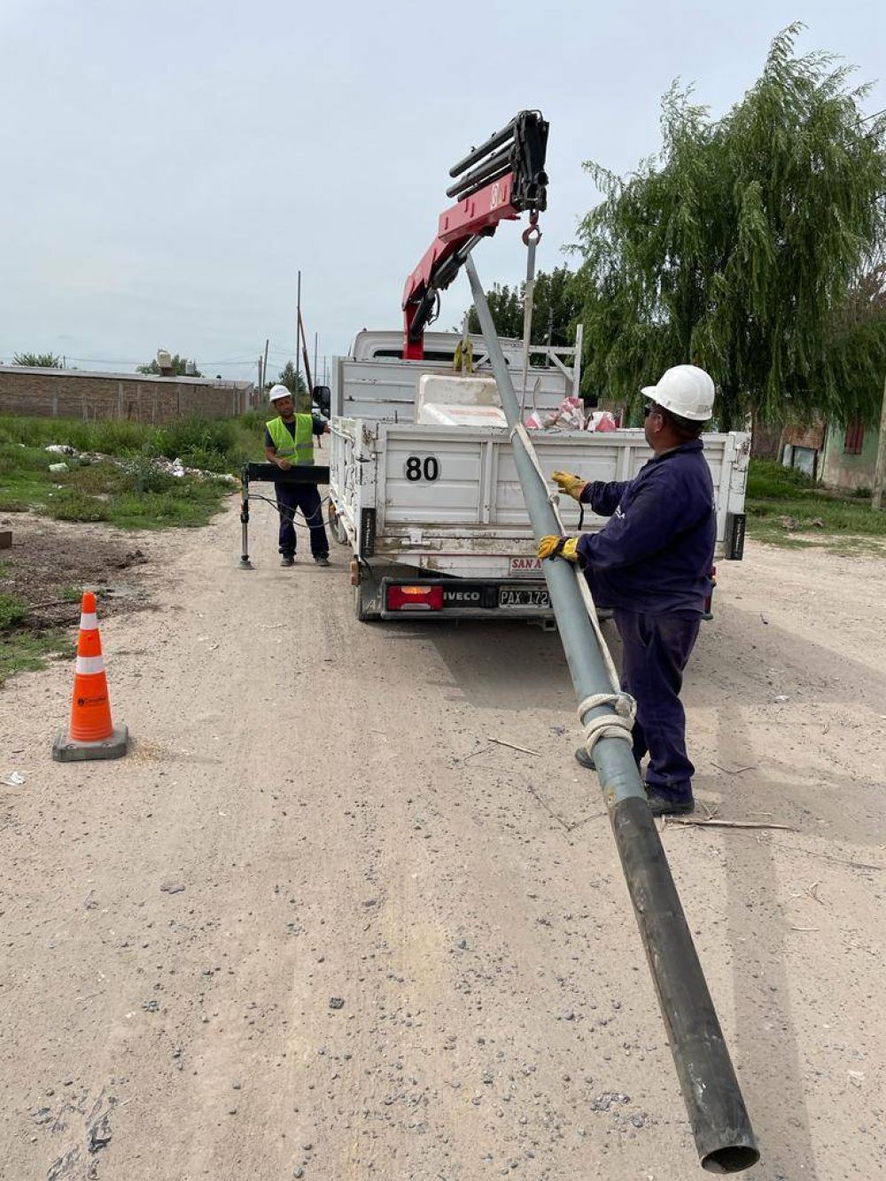 Presidente Per�n: Avanza la obra del nuevo alumbrado p�blico LED para todo el barrio Agrocolonia