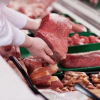El Gobierno prepara un descuento del 10% para compras de carne con tarjeta de débito