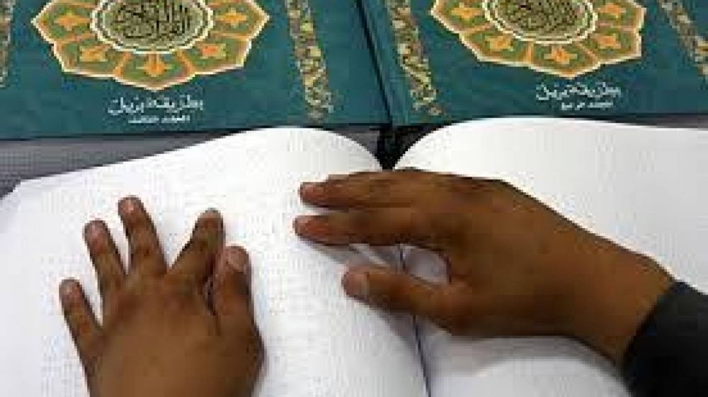 Argelia decidió distribuir gratuitamente el Corán en braille dentro y fuera del país