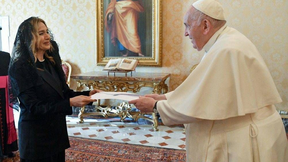 El Papa recibe en el Vaticano a la embajadora de El Salvador ante la Santa Sede