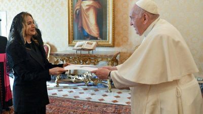 El Papa recibe en el Vaticano a la embajadora de El Salvador ante la Santa Sede