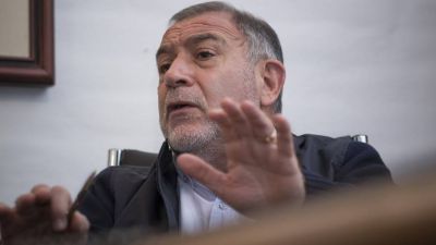 Por el crecimiento de Llaryora y la indefinici�n de De Loredo, Juez vuelve a caminar la capital de C�rdoba
