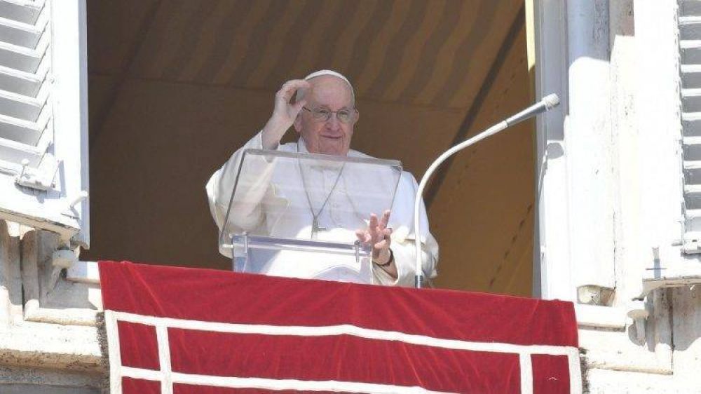 Francisco: Dios no razona con c�lculos y tablas, �l nos ama como un enamorado