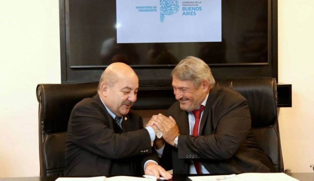 Firman un convenio entre provincia y la Universidad de La Plata para el desarrollo de colectivos elctricos