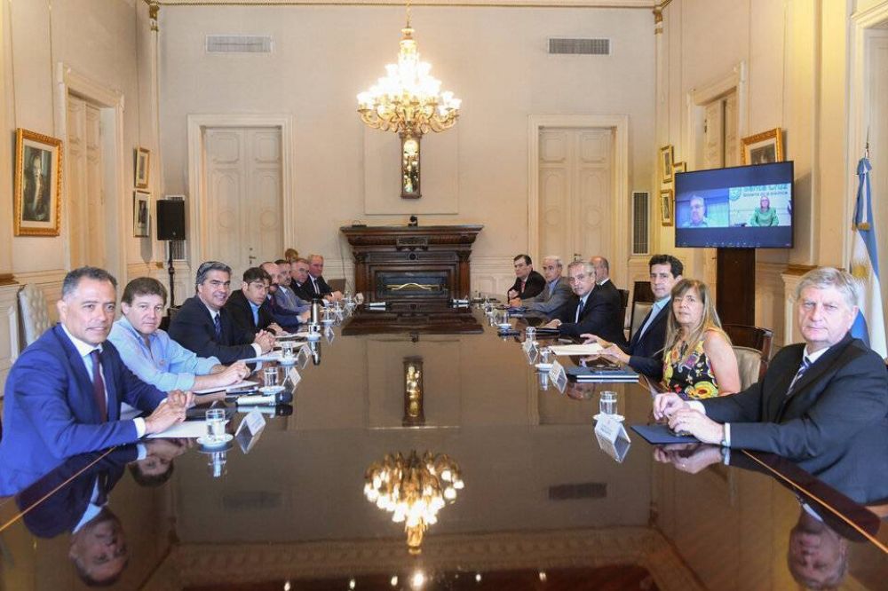 Alberto Fernndez define con los gobernadores el armado de la mesa poltica