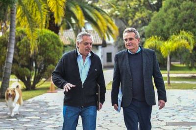 El presidente le toma juramento a Agustín Rossi como nuevo jefe de Gabinete