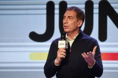 Placas rojas y cartas amarillas