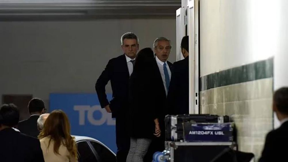 Relato de �proscripci�n� y microclima interno: CFK maneja el tablero y discute liderazgo, no su candidatura