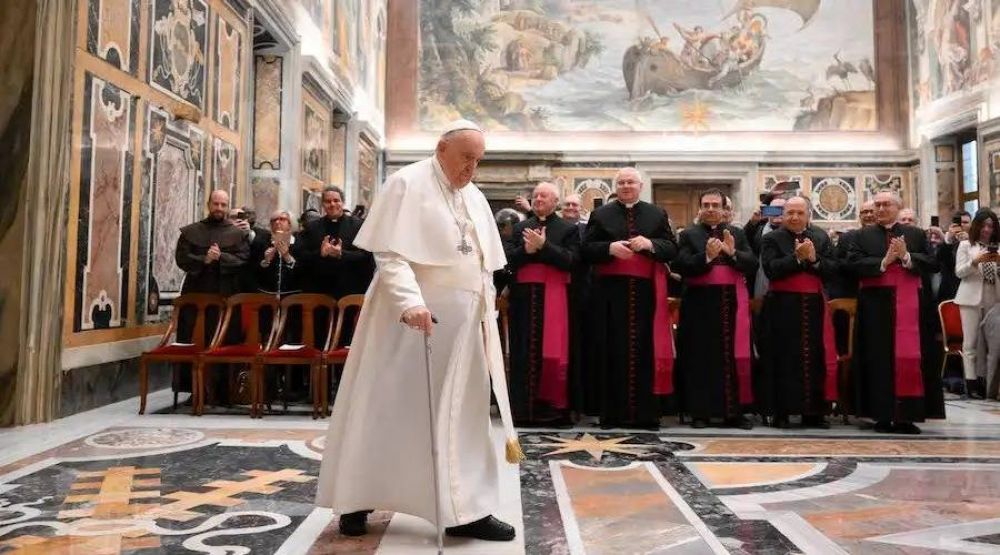 El Papa Francisco alienta a juristas a pedir consejo al Esp�ritu Santo para juzgar bien