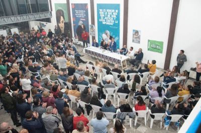 Con un masivo plenario, el peronismo de la séptima sección puso primera y pide por Cristina candidata