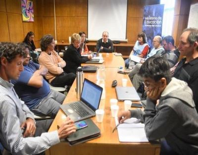 Cuatro gremios docentes de Chubut firmaron el acuerdo salarial con la provincia