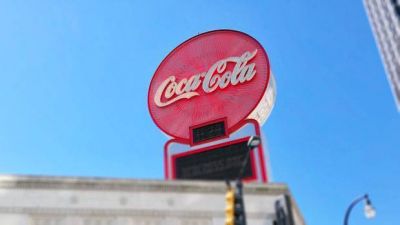 Opinión dispar para Coca-Cola Europacific: Jefferies sube precio y Barclays lo baja