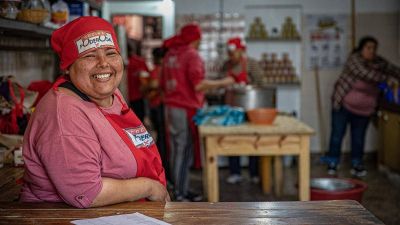 Las cocineras de comedores comunitarios exigen un salario y ser reconocidas como trabajadoras