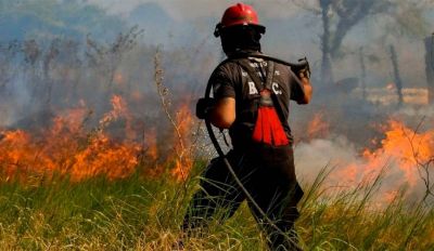 Continúan los incendios forestales en varias provincias