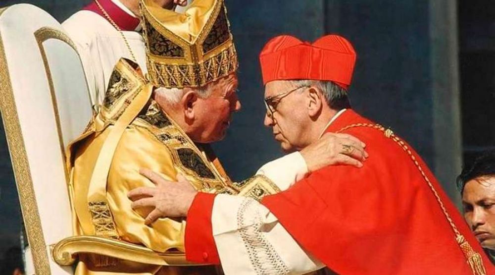 Hoy hace 22 a�os San Juan Pablo II cre� Cardenal al ahora Papa Francisco