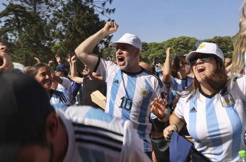 En tierra de ping�inos y ping�inas, Larreta levanta vuelo de halc�n