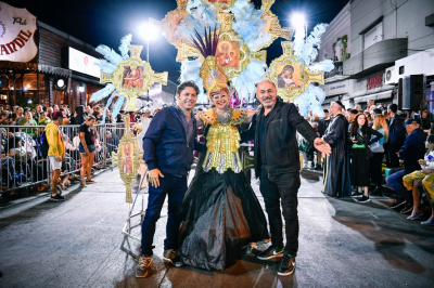 Axel Kicillof y Mario Secco juntos en el cierre del Carnaval de Ensenada