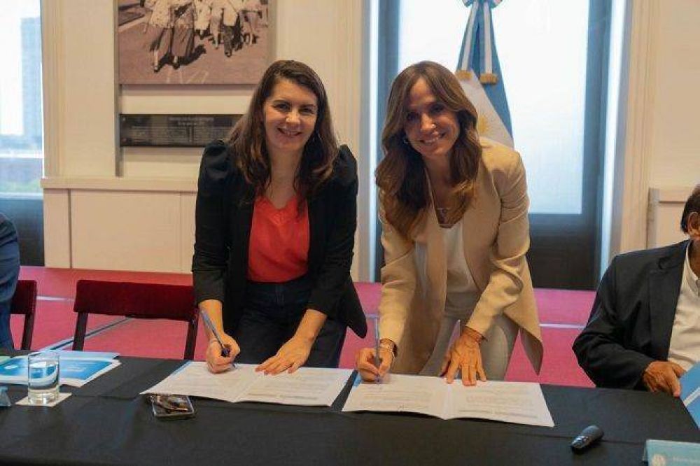 Mariel Fernndez y Victoria Tolosa Paz firmaron la adhesin al programa Mejorar Tu Hogar