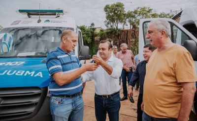 La Provincia entregó móviles sanitarios y ambulancias a municipios