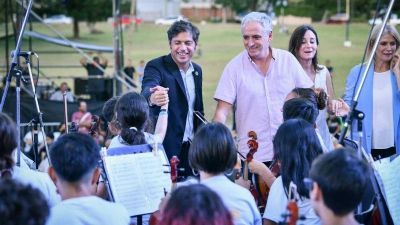 Kicillof visitó Chascomús y participó del ensayo de la Orquesta Infantil Argentina