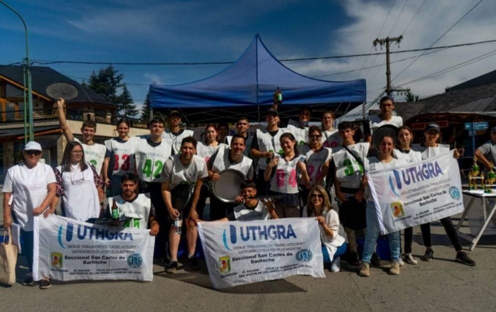 UTHGRA realiz la Carrera de Mozos y Camareras en El Bolson y en La Angostura