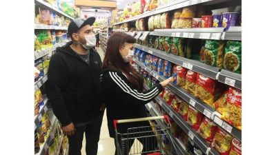 El consumo en supermercados cayó 5,1%, de la mano con los salarios
