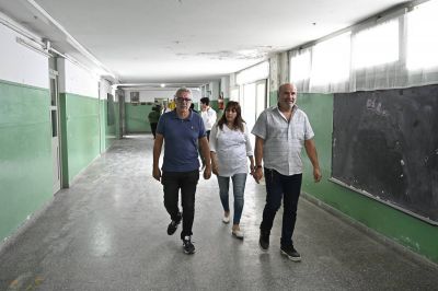De cara al inicio del ciclo lectivo 2023, Julio Zamora monitoreó obras de infraestructura en establecimientos educativos del distrito
