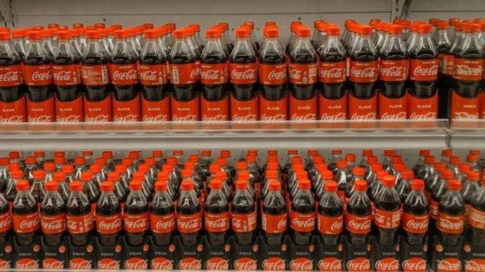 Bruselas cierra investigaci�n sobre Coca-Cola y sus embotelladoras europeas