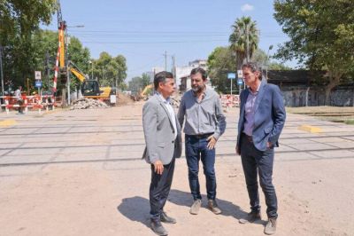 Fernando Moreira, Gabriel Katopodis y Diego Giuliano recorrieron las obras del Paso Bajo Nivel de Perdriel