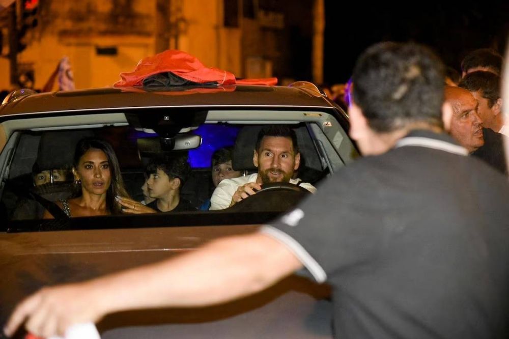 Habl con el nene: Qu dijo Messi y cmo reaccion la familia de Antonela Roccuzzo tras el ataque al supermercado