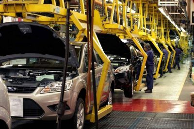 La fabricación de automotriz de febrero aumentó 23% y las exportaciones casi un 20%