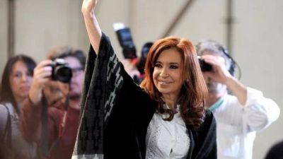 Vuelve a medias CFK: charla multitemática, pero faltazo al festival del clamor