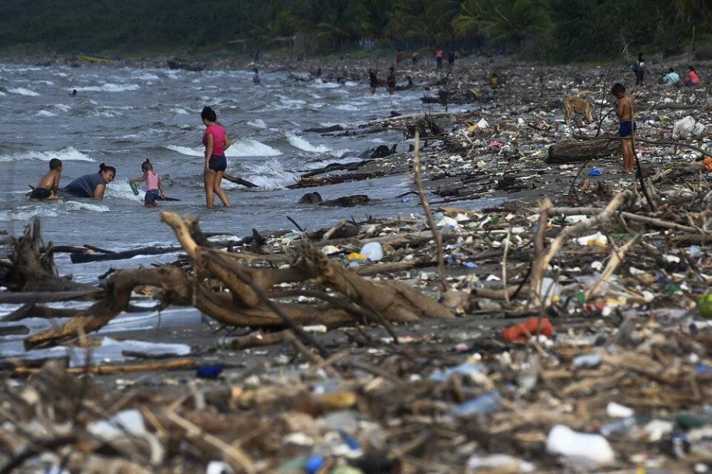Basura martima en Islas Galpagos: cmo los habitantes del lugar se organizaron para limpiar las playas