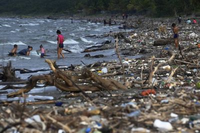 Basura marítima en Islas Galápagos: cómo los habitantes del lugar se organizaron para limpiar las playas