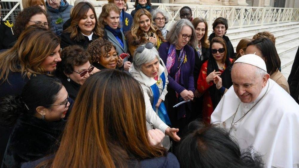 El Papa: Las mujeres construyen con su corazón una sociedad más humana