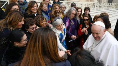 El Papa: Las mujeres construyen con su corazn una sociedad ms humana