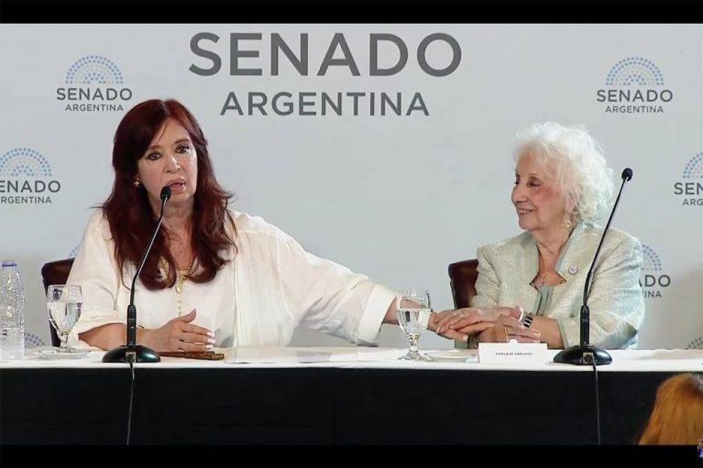 Cristina junto a Estela de Carlotto: Argentina es un ejemplo porque juzg a quienes cometieron atrocidades