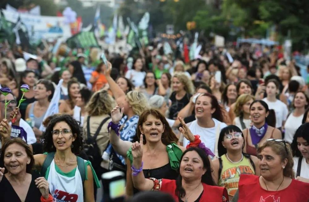 Da Internacional de la Mujer: as fue la masiva movilizacin en el centro de Crdoba