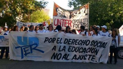 El gobierno de Rio Negro se juega a destrabar el conflicto y ofreció a los docentes aumentos acumulativos que llegarían al 88% anual
