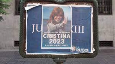 Sin precisiones sobre su futuro, el kirchnerismo se junta y pide por Cristina 2023