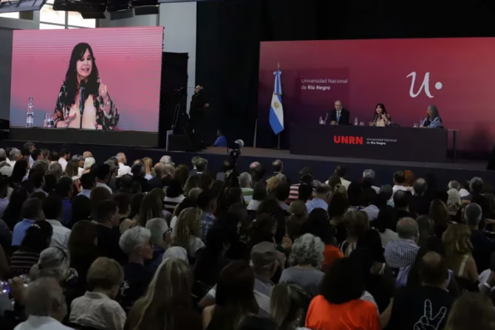 CFK gira en su c�rculo: niega el Estado de democracia y alienta el �Luche y vuelve� con eco de dictadura
