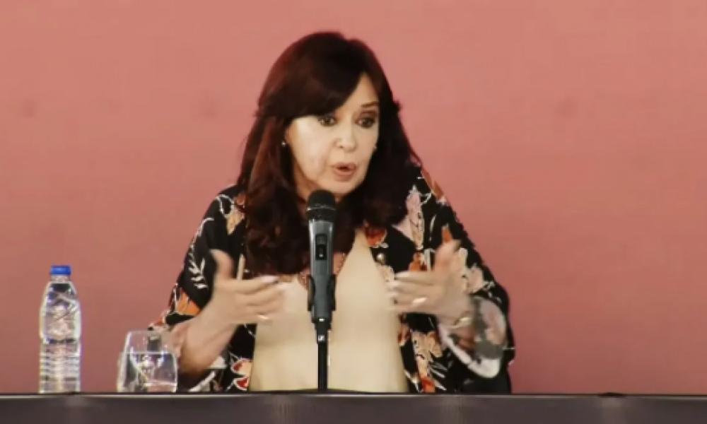 Suicidio en masa: CFK le escupi el asado a Mximo/Larroque