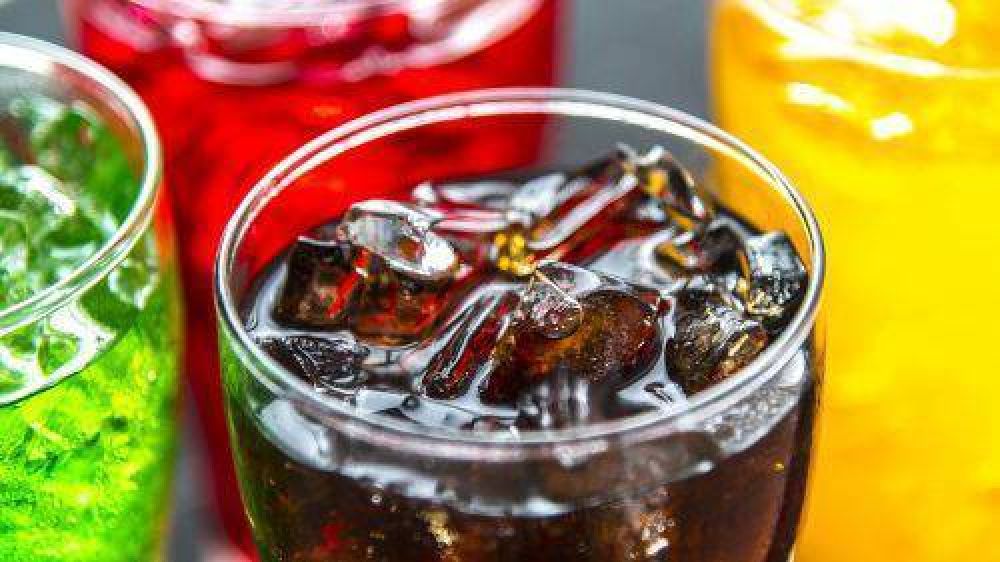 Salvadoreos adultos consumen sesenta litros de bebidas azucaradas por ao pese a los riesgos en la salud