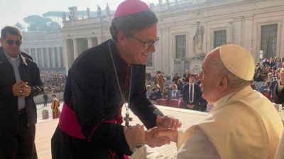 Obispo de Santa Cruz. “A Bergoglio no lo dejamos ser Francisco”