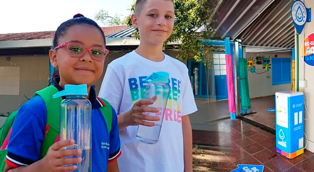 Crdoba: el proyecto para que los chicos tomen agua en vez de gaseosas